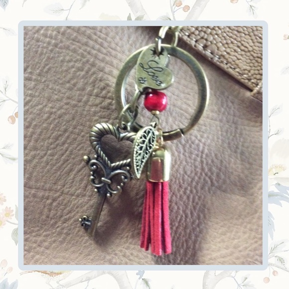 🍒 HEART KEY KEYCHAIN LOVE TASSEL LEAF BRONZE RED KEYS ACCESSORIES CLASP BEAD - Picture 1 of 7